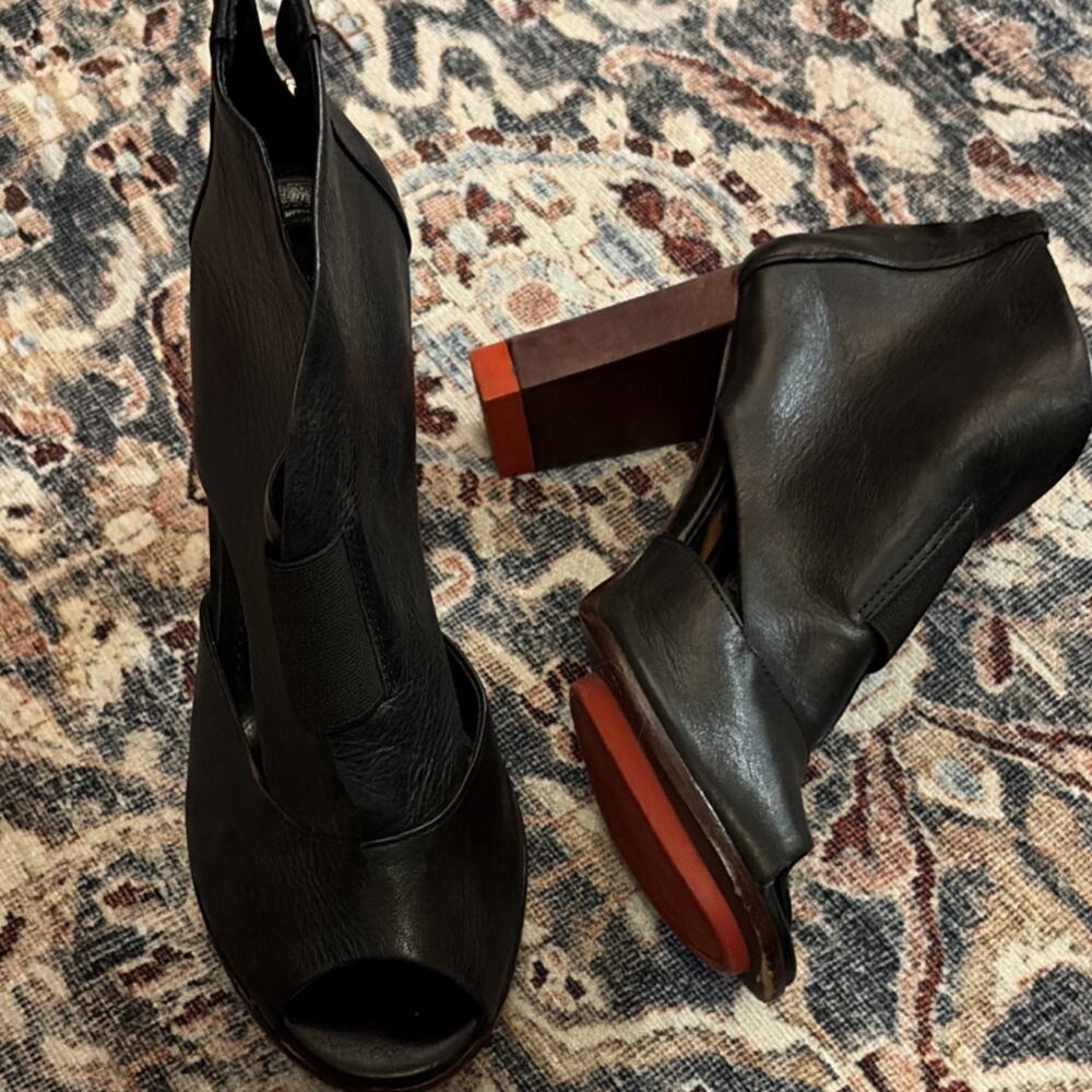 Masiero Black Leather Peep Toe Ankle Bootie Block Heel Zip Women's Size 7
